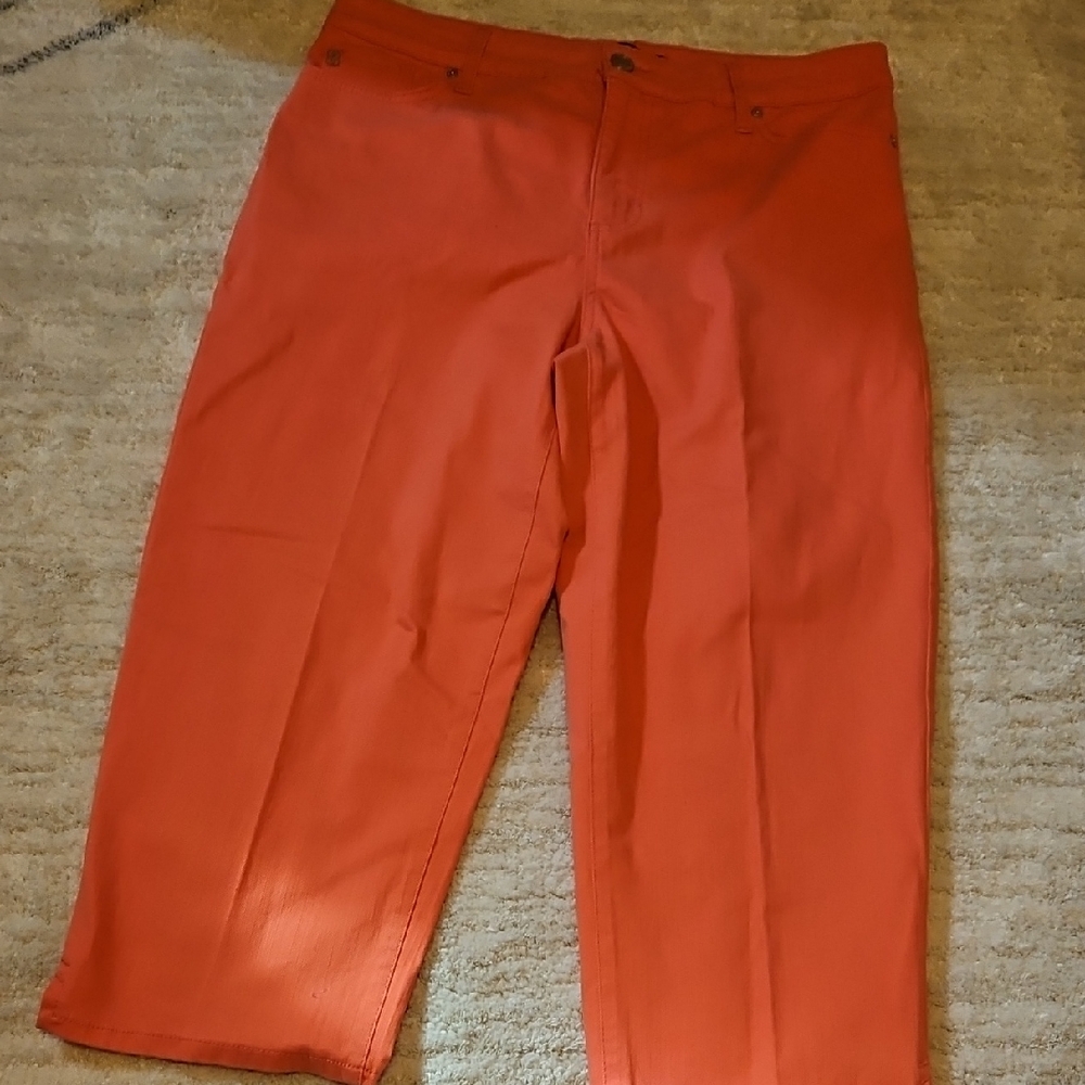 Bandolino Coral Capris